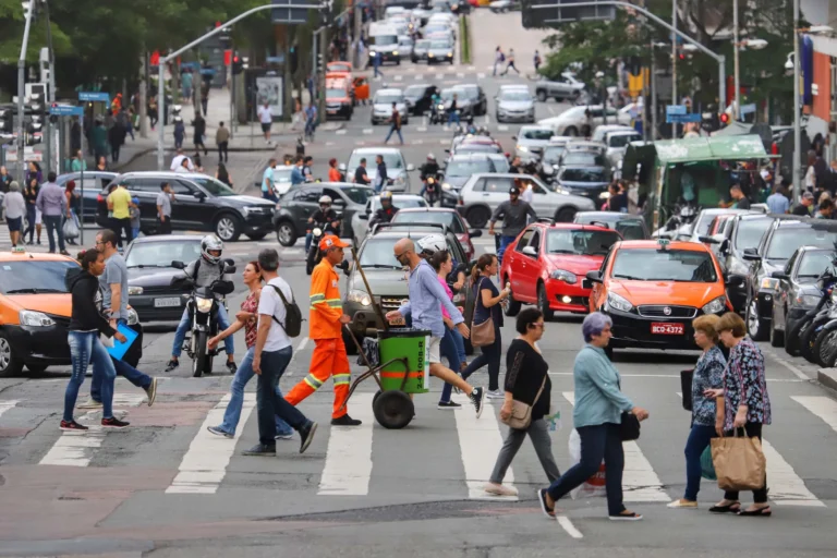 Infração de trânsito e suspensão da CNH - Imagem: Reprodução.