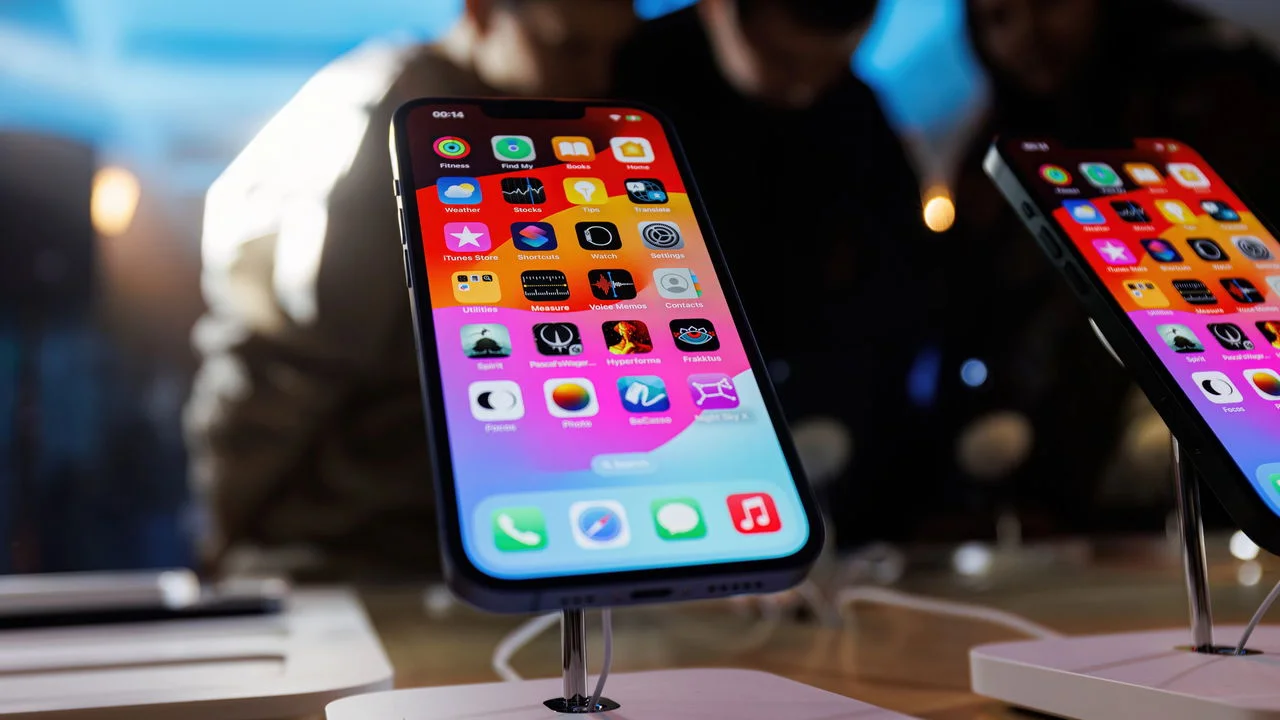 5 celulares semelhantes ao iPhone 17 - Imagem: Reprodução.